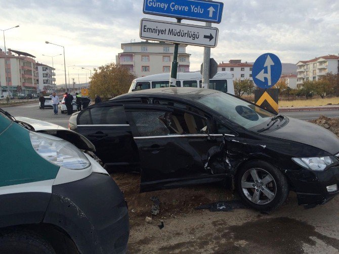 Elazığ’da Trafik Kazası: 3 Yaralı