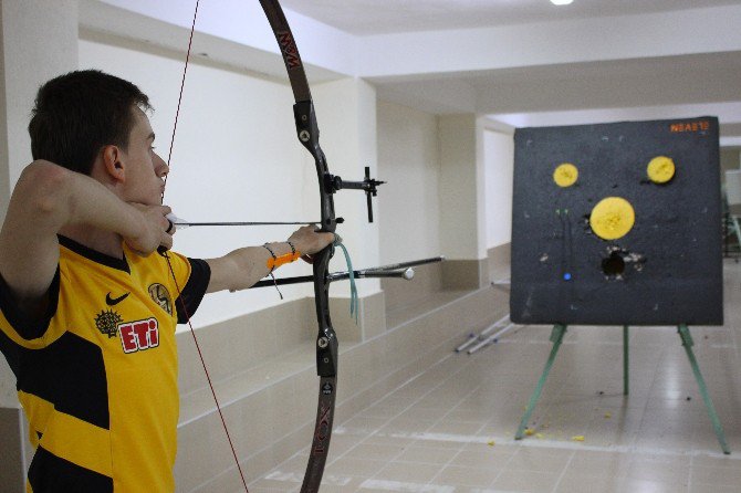 Bu Öğrenciler Saatte 300 Kilometre Hızla Hedefi Vuruyorlar