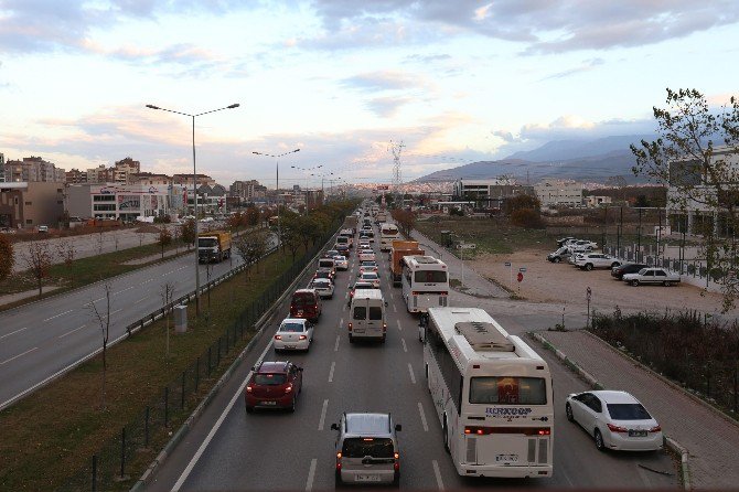 Bursa’da Servisler Trafiği Kilitliyor