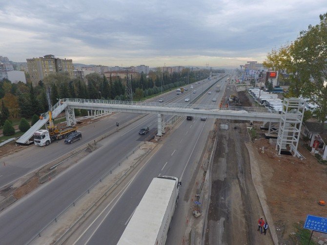 D-100 Karayolu’nda Rahat Trafik İçin Üst Geçit Ve Yan Yollar Yapılıyor