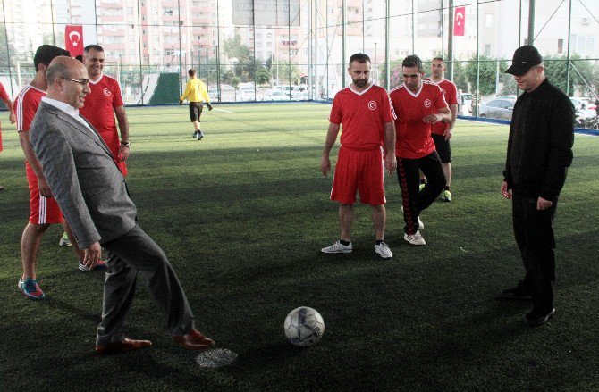 Şehit Çocuğunun Baba Hasreti Futbol Maçıyla Giderildi