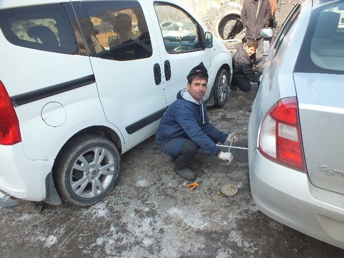 Kışın Gelişi Oto Lastikçilerin Yüzünü Güldürdü