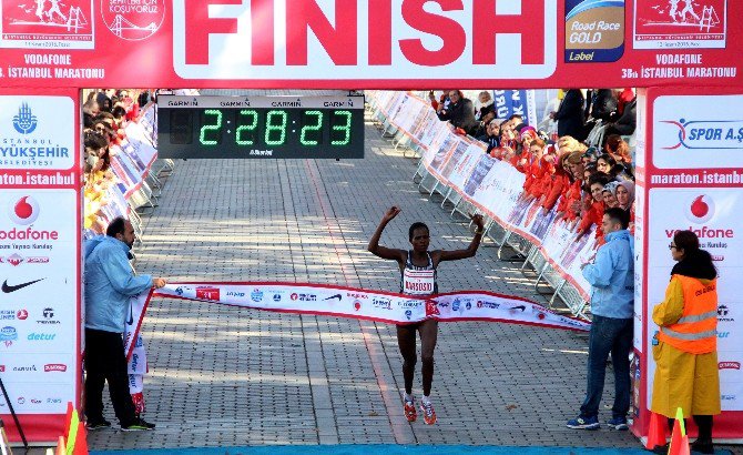 İstanbul Maratonu Kadınlarda İpi Kenyalı Atlet Göğüsledi