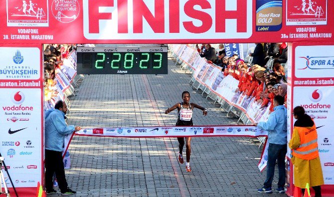 İstanbul Maratonu Kadınlarda İpi Kenyalı Atlet Göğüsledi