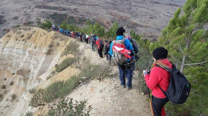 103 Sporcu Atatürk Anısına Kocatepe’den Tınaztepe’ye Yürüdü