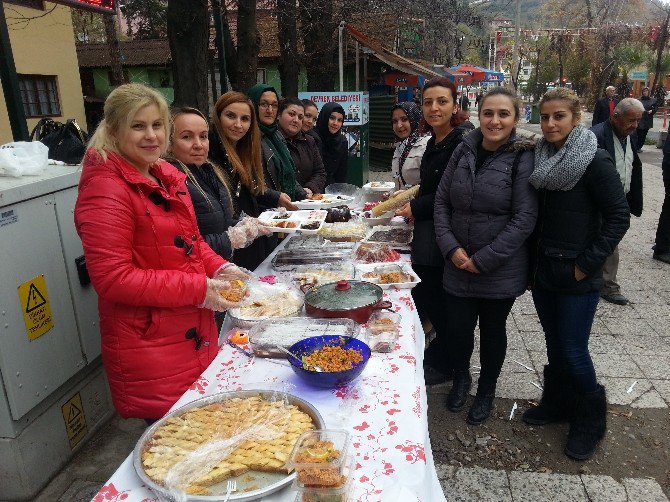 Ak Parti Kadın Kolları Kermes Düzenledi