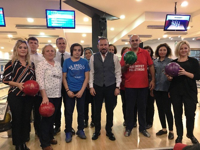 İzmit Belediyesi, Bowling İle Stres Attı