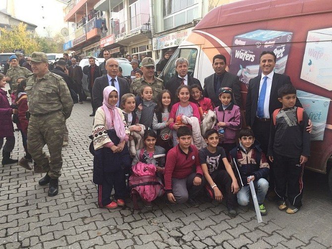 Bitlis Valisi Çınar’ın Mutki Ziyareti