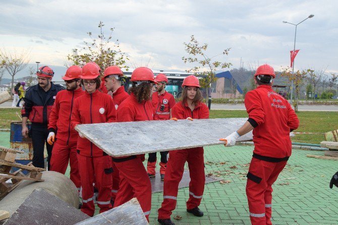 Düzce Üniversitesinde Deprem Tatbikatı