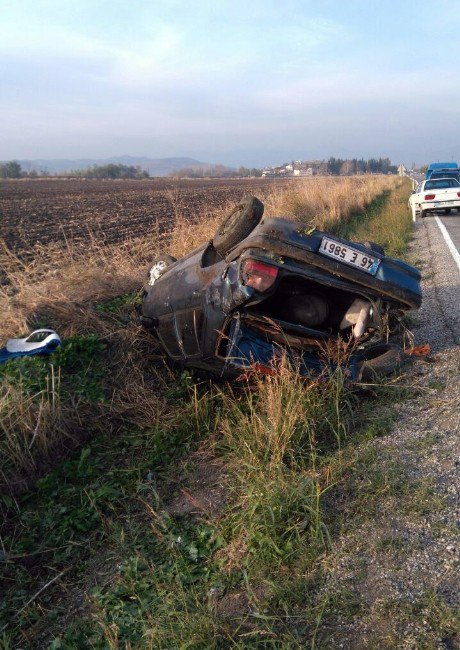 Otomobil Yoldan Çıkıp Takla Attı: 4 Yaralı