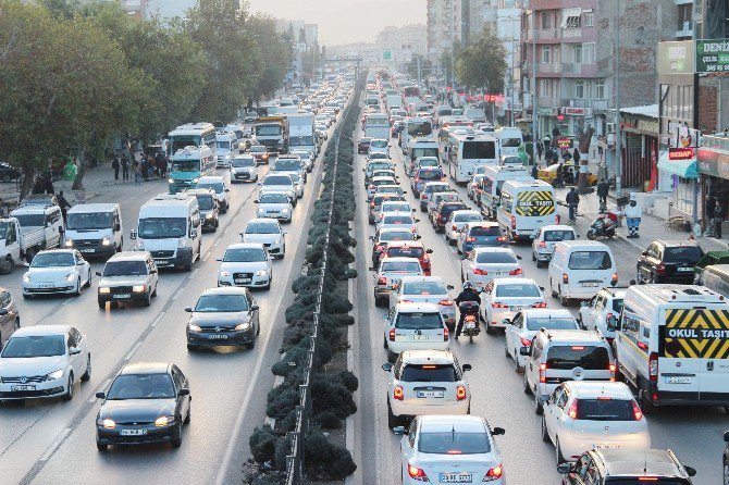 İzmir’de Vatandaşların Trafik İsyanı