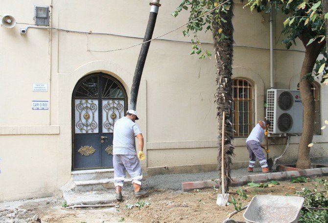 Maarif-i Sultan Camii’nin Bahçesi Yenilendi