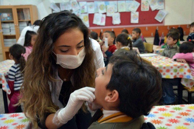 Kyk’lı Gençler Dişlere Ve Kalplere Dokundu