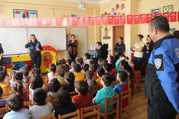 Mersin Polisinden, Küçük Öğrencilere Bilgilendirme