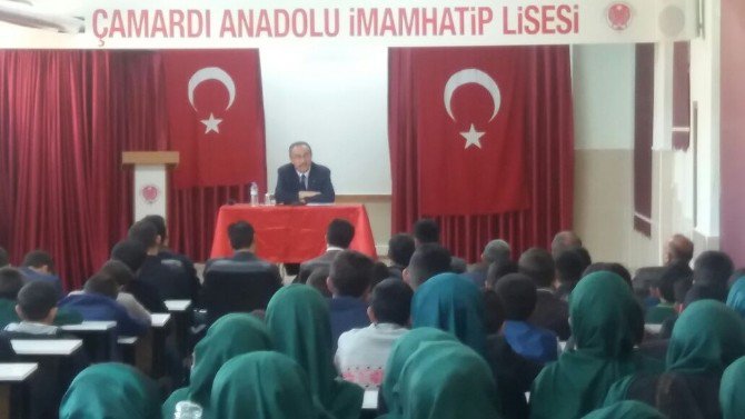 Öğrencilere ’Doğru İtikadın Önemi’ Konulu Konferans Verildi