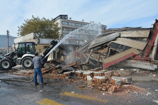 Söke’de Çayüstü Dükkanları’nın Yıkımına Başlandı