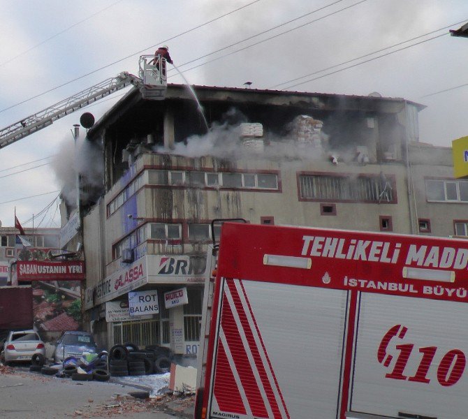 Sultanbeyli’de Patlama Sonrası Çıkan Yangın Kontrol Altında