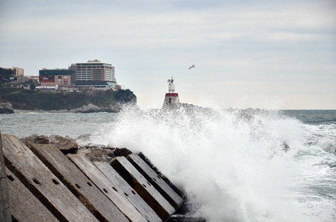 Karadeniz’de Dev Dalgalar