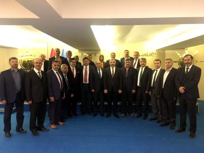 Büyükşehir Belediye Başkanı Mustafa Çelik Ak Parti’yi Ziyaret Etti