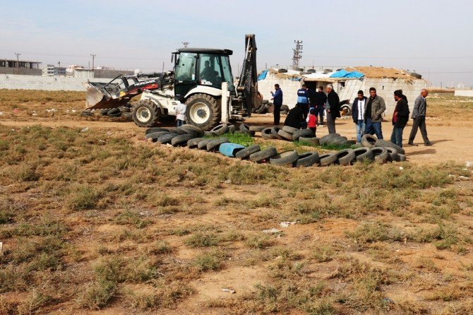 Akçakale’de Yol Yapım Çalışmaları Devam Ediyor