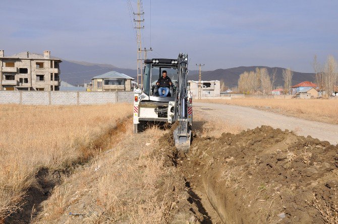 Yüksekova’da Hasar Gören İçme Suyu Şebekesi Onarılıyor