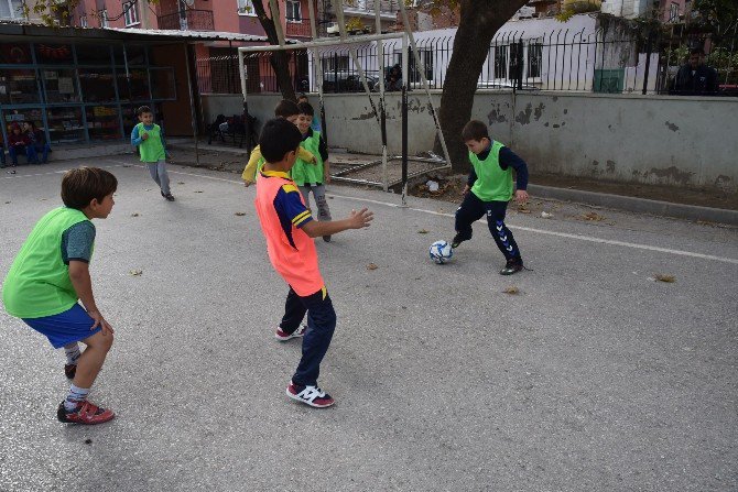 Yunusemre’den Geleceğin Futbolcuları İçin Turnuva