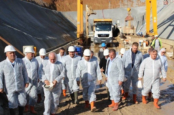 Kaymakam Kızıltoprak, Muhtarlarla Birlikte Derin Deşarj Tünelini İnceledi