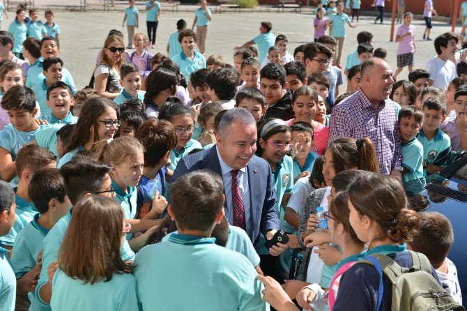 Başkan Böcek Okullara Verdiği Sözü Tuttu