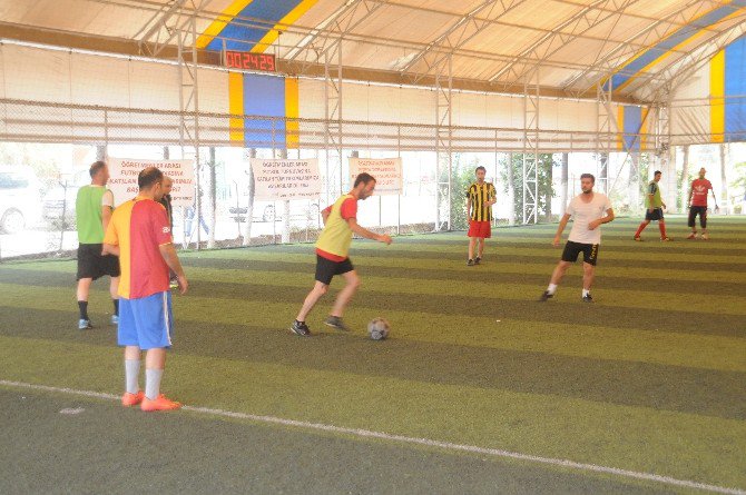 Cizre’de Öğretmenler Arası Futbol Turnuvası Başladı