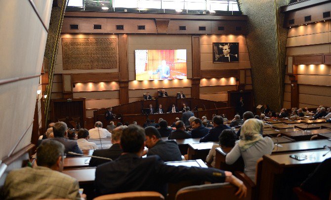 Kadıköy Belediyesi’ne Ceza Büyükşehir Meclisi’ne Taşındı