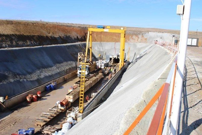 Kaymakam Kızıltoprak, Muhtarlarla Birlikte Derin Deşarj Tünelini İnceledi