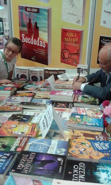 Bozüyüklü Yazar Kitap Fuarında Okuyucularıyla Buluştu