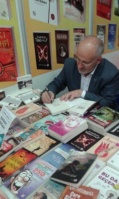 Bozüyüklü Yazar Kitap Fuarında Okuyucularıyla Buluştu