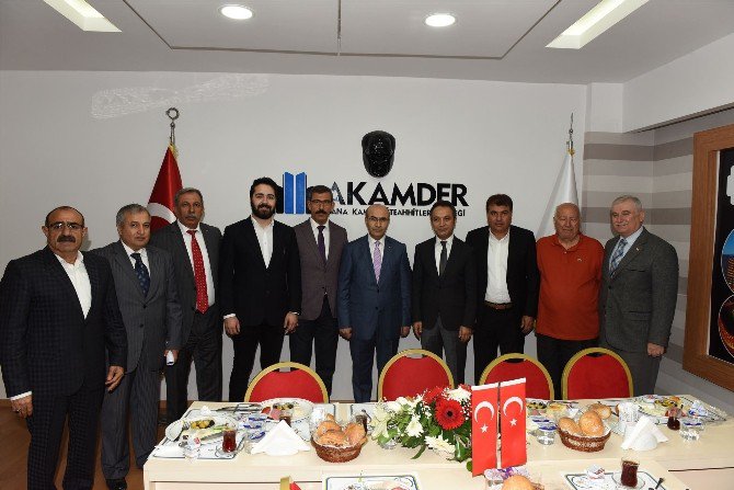 Vali Demirtaş, Akamder Kursiyerlerine Sertifika Verdi