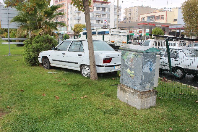 Motosiklete Çarpmamak İçin Refüje Çıktı