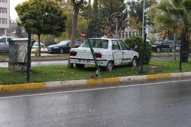 Motosiklete Çarpmamak İçin Refüje Çıktı