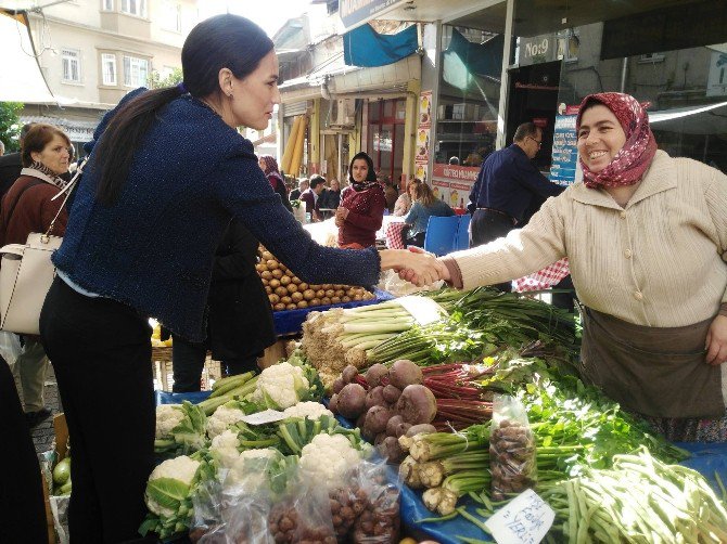 Başkan Sarıbaş, Pazar Ziyaretinde İlgiyle Karşılandı