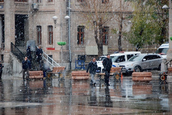 Aksaray’a Mevsimin İlk Karı Düştü