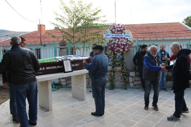 Foça’nın Sevilen Muhasebeci Hayatını Kaybetti