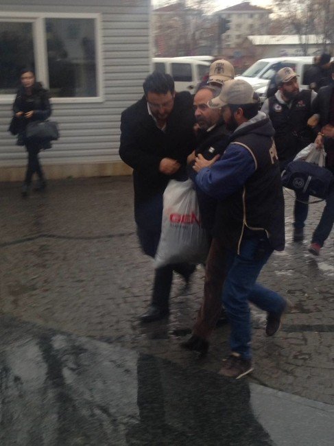 Bursa’daki Olaylarda Gözaltına Alınan Hdp’liler Adliyeye Sevk Edildi