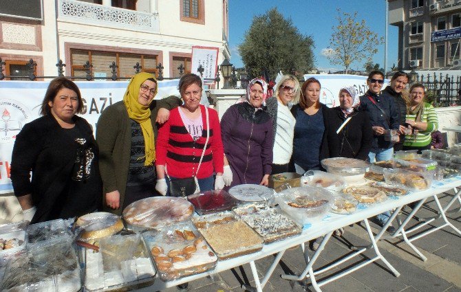 Gazi Ortaokulu Okul Aile Birliğinden Kermes