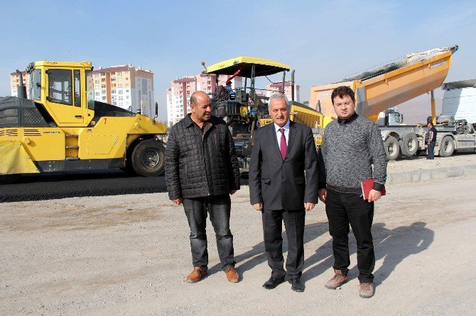 İncesu Belediyesi 3. Etap Toki - Semerkent Mahallesi Arasında Sıcak Asfalt Çalışmalarına Devam Ediyor