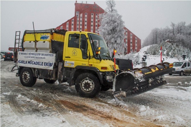 Kartepe’de Kapalı Yollar Ekiplerce Açılıyor