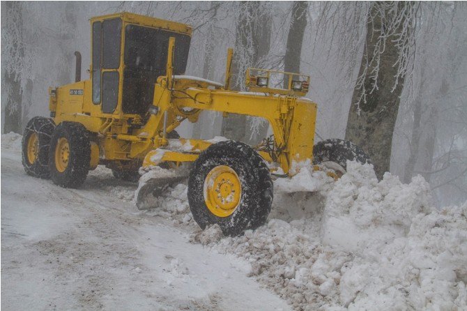 Kartepe’de Kapalı Yollar Ekiplerce Açılıyor