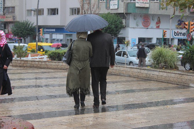 Elazığ’da Yağmur Etkisini Göstermeye Başladı