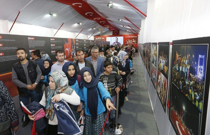 15 Temmuz Demokrasi Ve Şehitler Sergisi’ne Ziyaretçi Akını