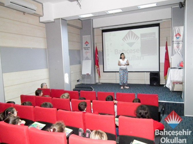 Bahçeşehir Öğrencileri Yenilikçi Drama Ve Masal Anlatımını Öğrendi