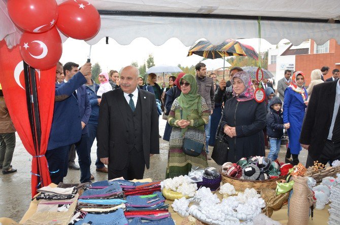 Geri Dönüşümlü Tasarım Kursunda Yapılan Ürünler Görücüye Çıktı