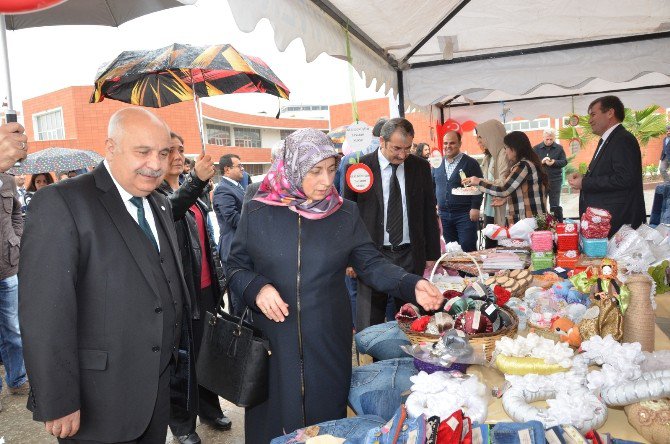 Geri Dönüşümlü Tasarım Kursunda Yapılan Ürünler Görücüye Çıktı