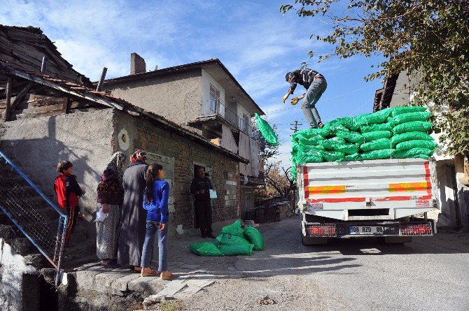 Büyükşehir’den İhtiyaç Sahibi Her Eve 1 Ton Kömür